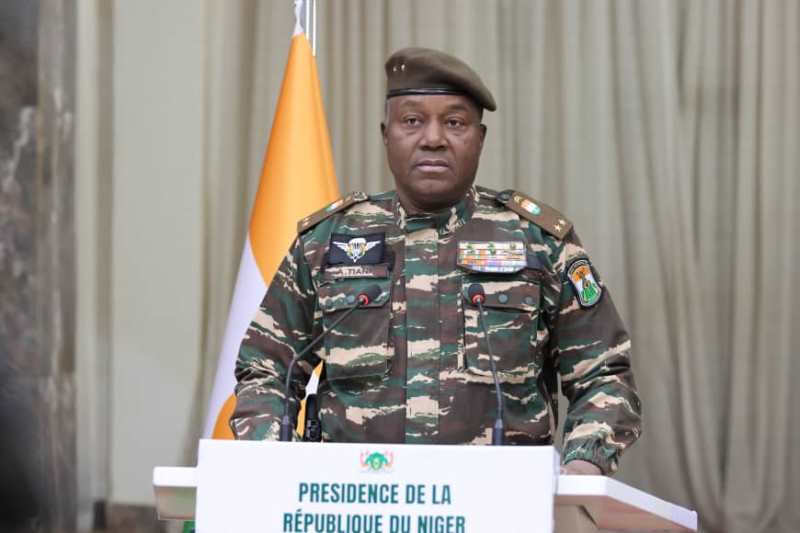 Le président nigérien Abdourahmane Tiani lors d'une conférence