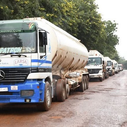 Convoi de ravitaillement militaire arrivant à Kidal au Mali