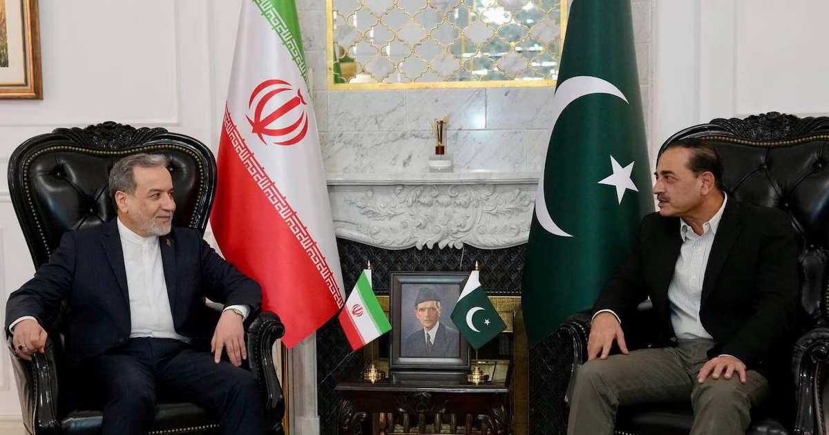 Abbas Araghchi rencontre Asim Munir à Islamabad
